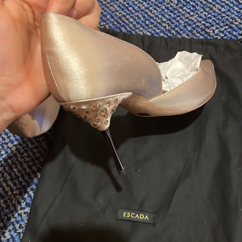 Escada Silk Beige/Skin jeweled pumps - Picture 4 of 6